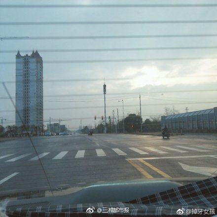 【黑料社區(qū)偷拍視頻】望著我的你 在同樣的時光里