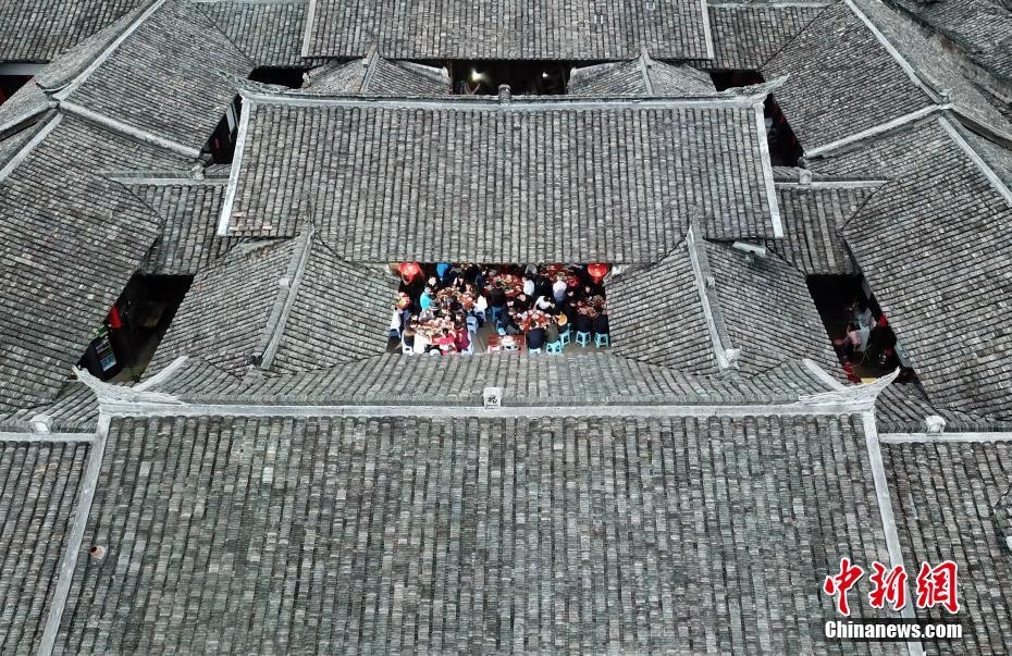 【老司機(jī)電影院在線觀看吃瓜網(wǎng)】炒鱔鍋上火加油燒熱